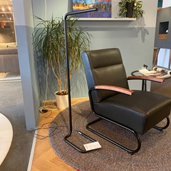 Thonet lum zwart staande lamp