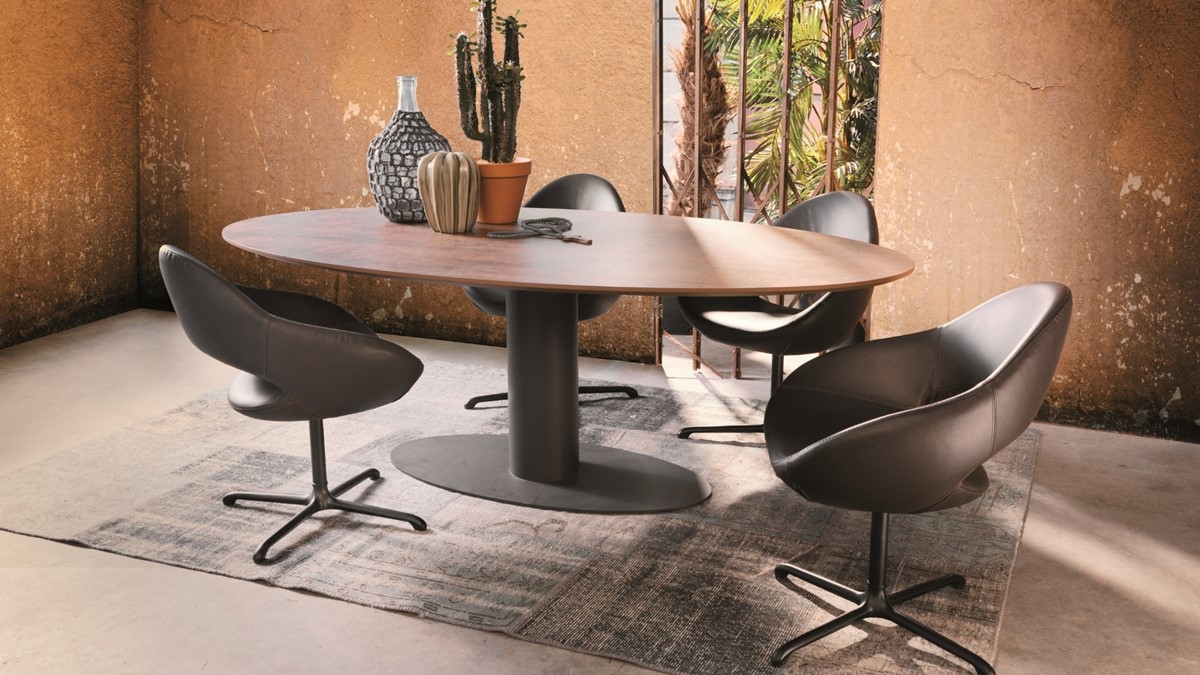 Metaform, traditioneel-ambachtelijke design tafels